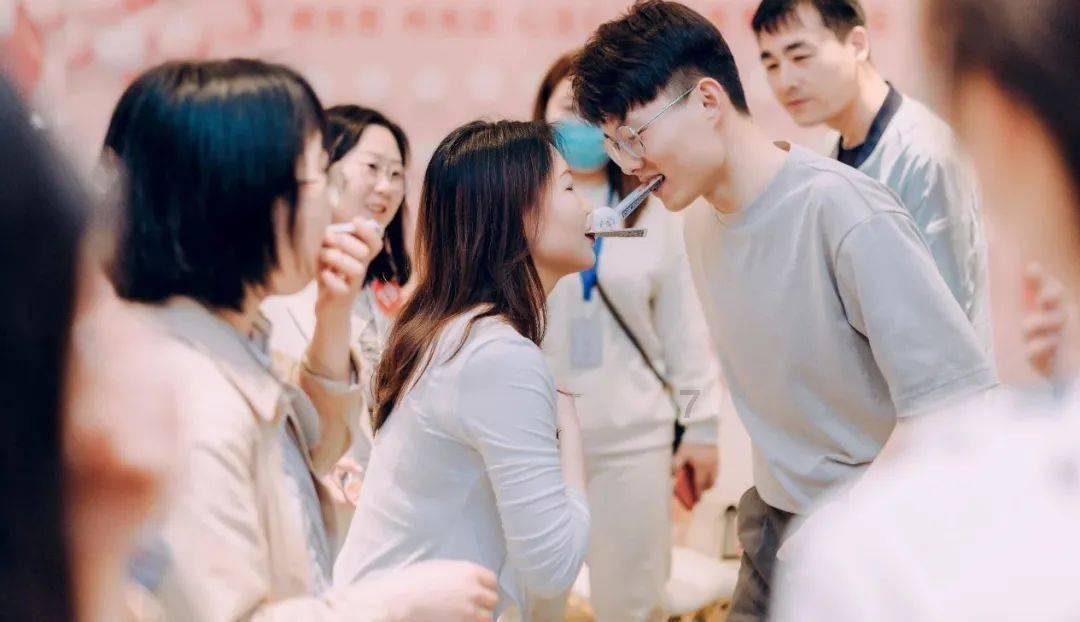 宫女最痛苦的是什么？不是半夜不能睡，而是侍候主子时“憋不住”