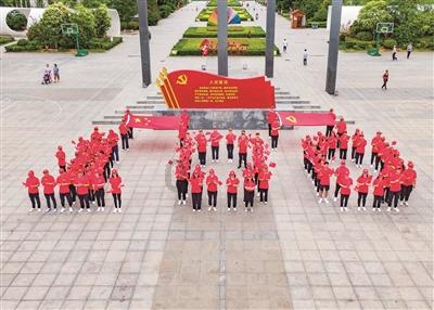 【灭绝巨兽与今天的亲戚】宽额鹿驼鹿
