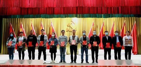 我的男朋友妈妈控制欲特别强，怎么办啊？游戏画面