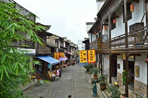 午评：创业板指半日跌超1% 两市超4200股下跌