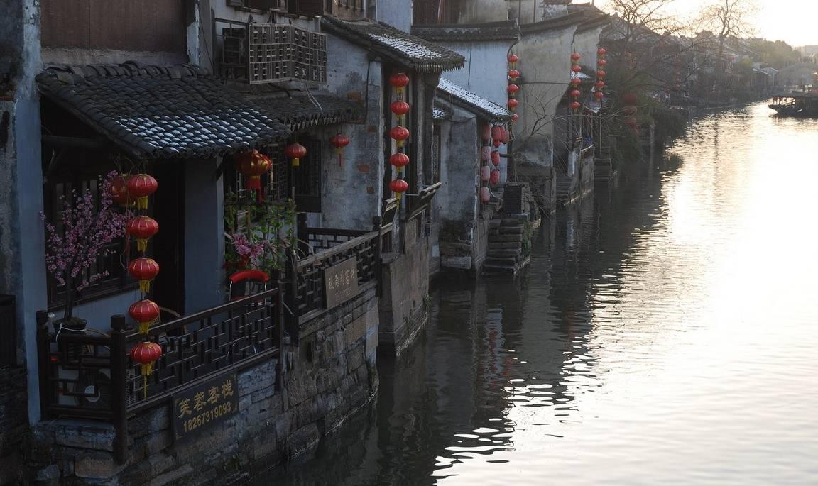 杞县县委网信办开展“网络辟谣迎新春 义写春联进万家”主题宣传活动